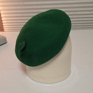 Belvere Wool Kelly Green Beret. 2 Hat Pins Included.